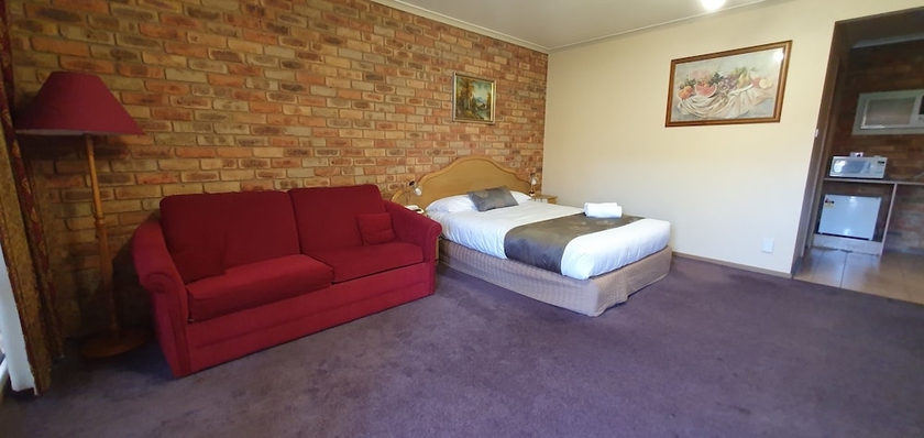 Imagen de la habitación del Hotel Pines Country Club Motor Inn. Foto 4