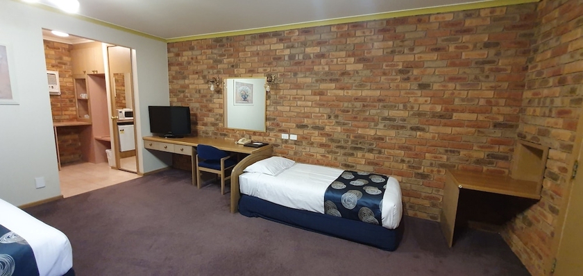 Imagen de la habitación del Hotel Pines Country Club Motor Inn. Foto 7