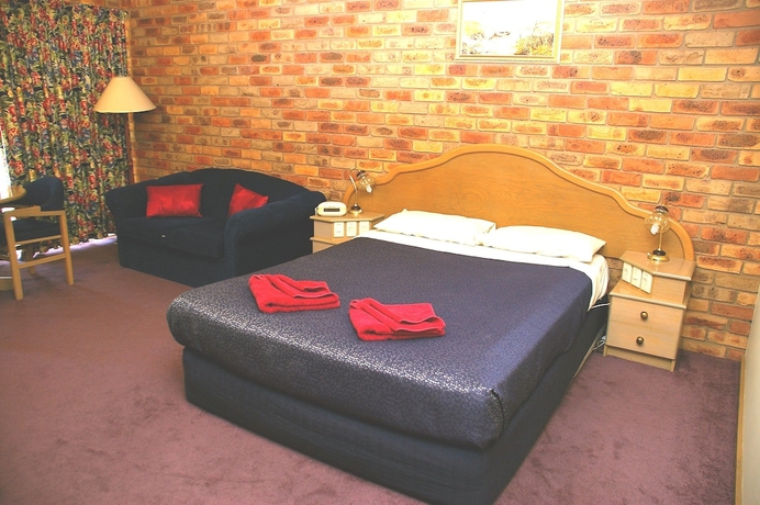 Imagen de la habitación del Hotel Pines Country Club Motor Inn. Foto 10