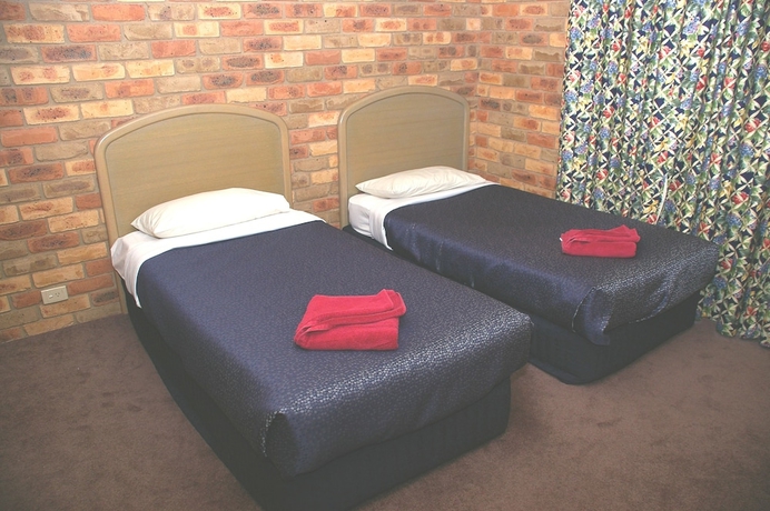 Imagen de la habitación del Hotel Pines Country Club Motor Inn. Foto 12