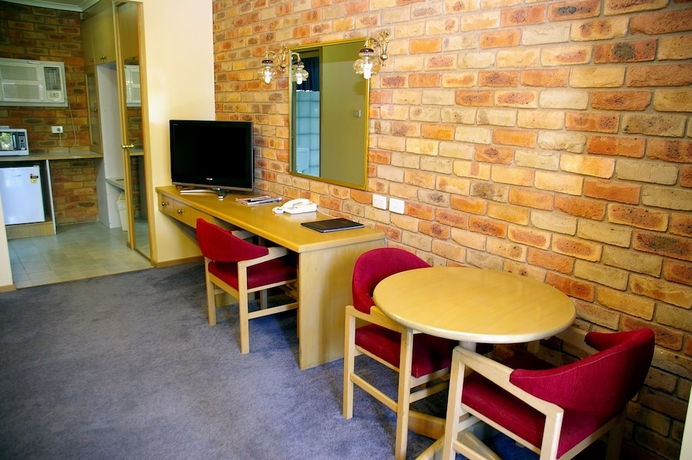 Imagen de la habitación del Hotel Pines Country Club Motor Inn. Foto 14