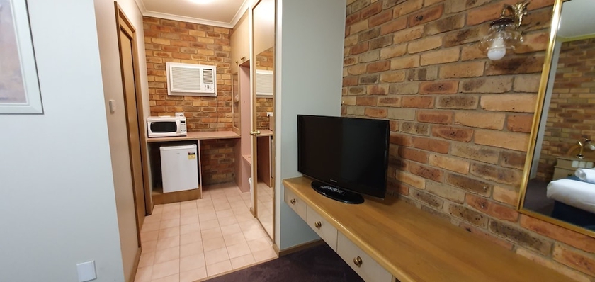 Imagen de la habitación del Hotel Pines Country Club Motor Inn. Foto 16