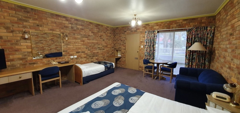 Imagen de la habitación del Hotel Pines Country Club Motor Inn. Foto 18