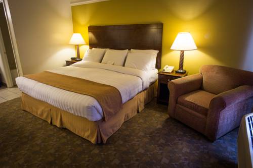 Imagen de la habitación del Hotel Pines Inn and Suites. Foto 5