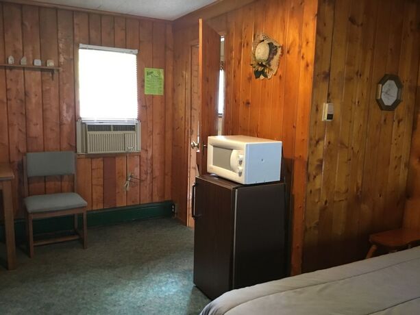 Imagen general del Hotel Pines Motel, Evergreen Shores. Foto 4
