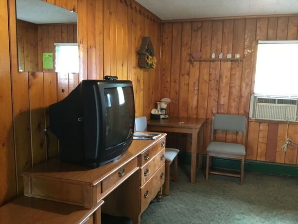 Imagen de la habitación del Hotel Pines Motel, Evergreen Shores. Foto 18