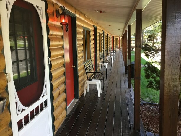 Imagen general del Hotel Pines Motel, Evergreen Shores. Foto 16