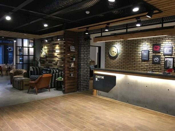 Imagen de los interiores del Hotel Pinestone Inn. Foto 33