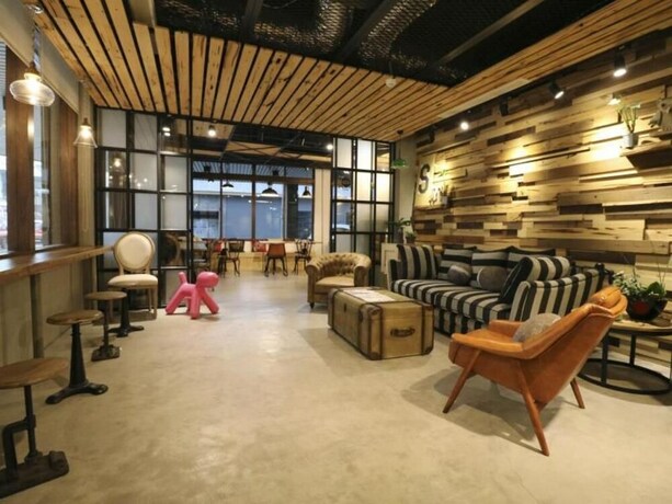 Imagen de los interiores del Hotel Pinestone Inn. Foto 34