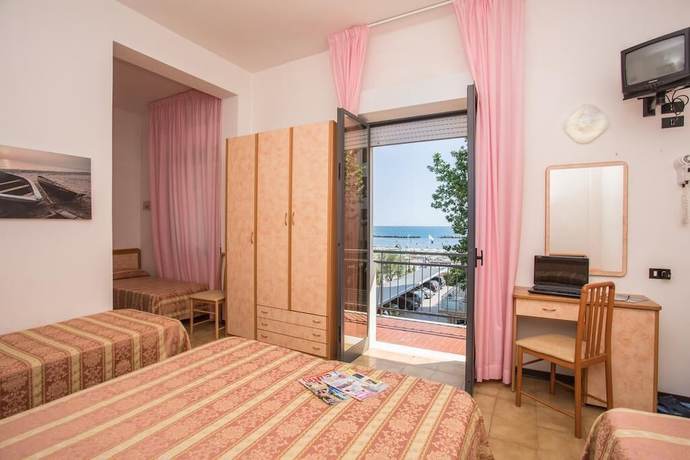 Imagen de la habitación del Hotel Pineta, Bellaria-Igea Marina. Foto 2