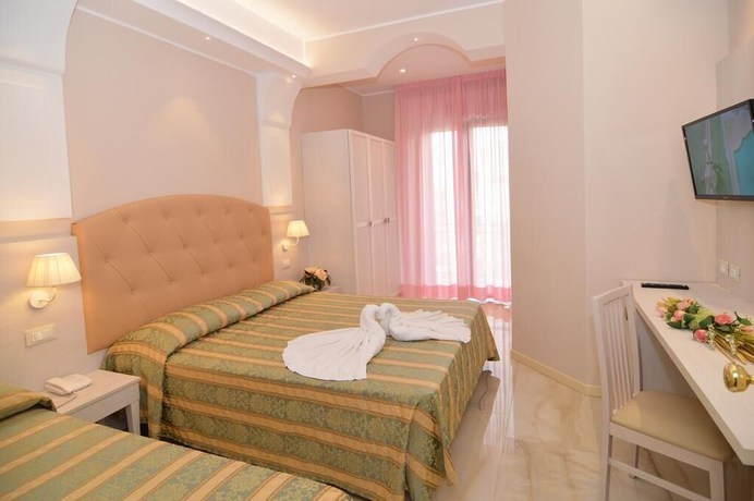 Imagen de la habitación del Hotel Pineta, Bellaria-Igea Marina. Foto 8
