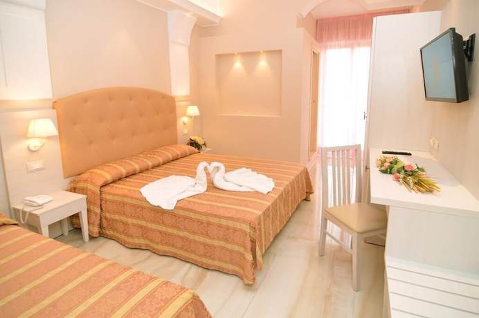 Imagen de la habitación del Hotel Pineta, Bellaria-Igea Marina. Foto 10