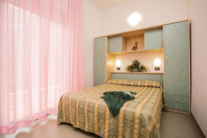 Imagen de la habitación del Hotel Pineta, Bellaria-Igea Marina. Foto 12