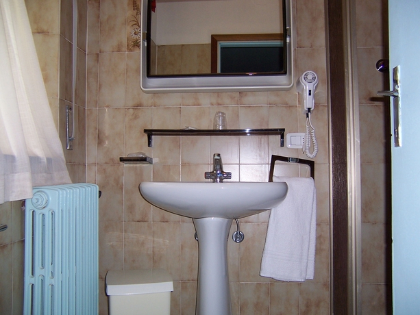 Imagen de la habitación del Hotel Pineta, Castione Della Presolana. Foto 9