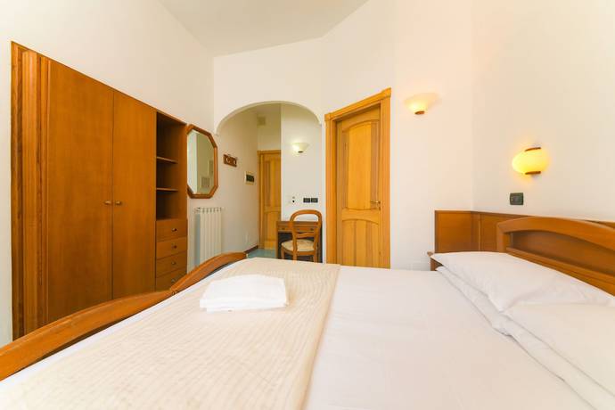 Imagen de la habitación del Hotel Pineta, Ischia. Foto 4