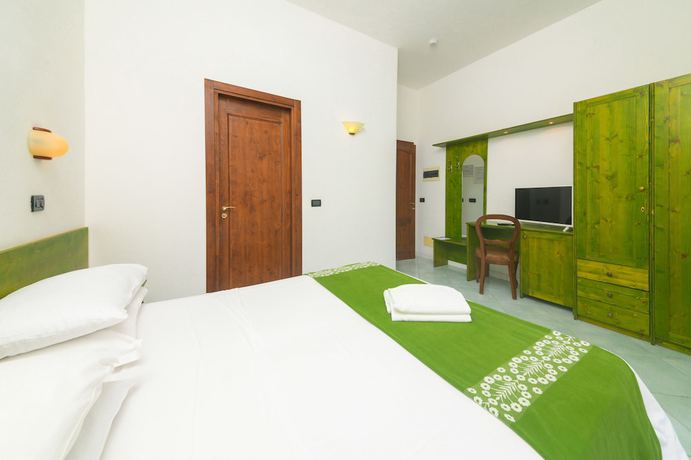 Imagen de la habitación del Hotel Pineta, Ischia. Foto 15