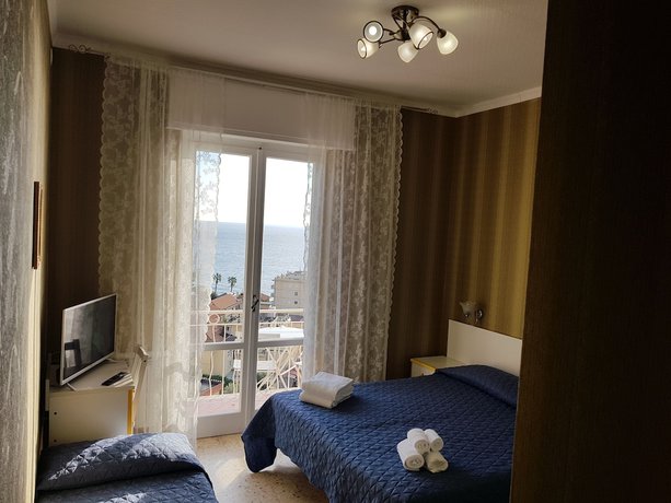 Imagen de la habitación del Hotel Pineta, Laigueglia. Foto 16