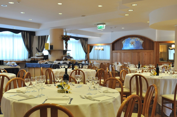 Imagen del bar/restaurante del Hotel Pineta Palace. Foto 6