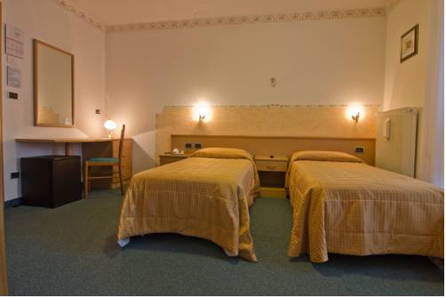 Imagen de la habitación del Hotel Pineta Pastry. Foto 13