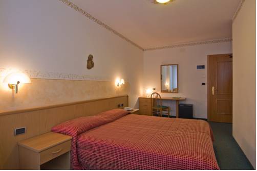 Imagen de la habitación del Hotel Pineta Pastry. Foto 14