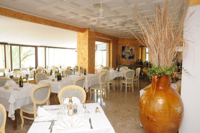 Imagen del bar/restaurante del Hotel Pineta, San Menaio. Foto 5