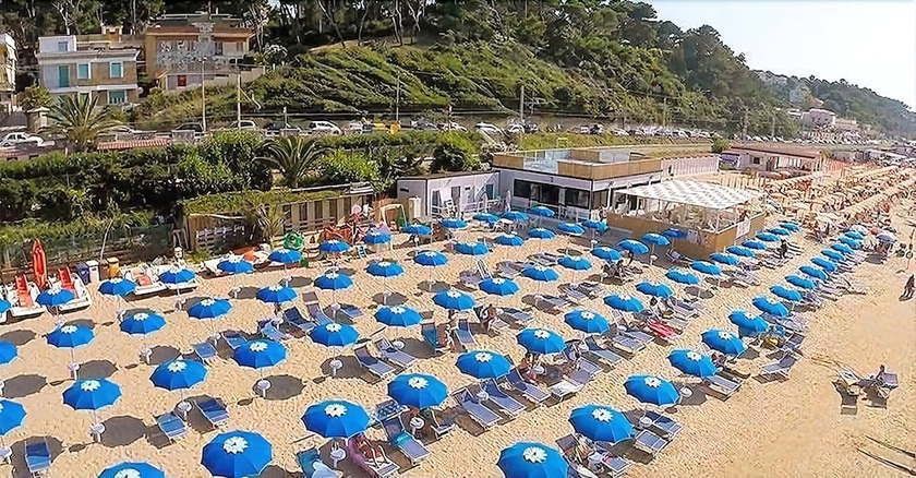 Imagen de los exteriores del Hotel Pineta, San Menaio. Foto 13