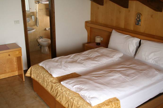 Imagen de la habitación del Hotel Pinetas Nature Wellness Resort. Foto 4