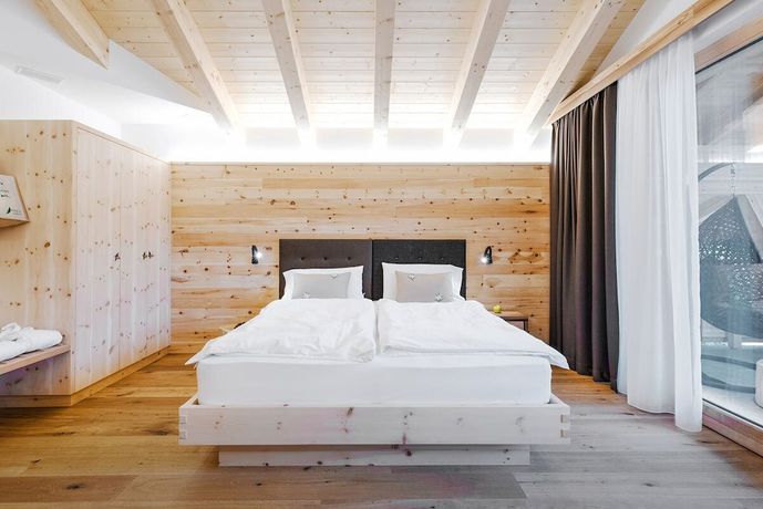 Imagen de la habitación del Hotel Pinetas Nature Wellness Resort. Foto 9