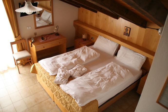 Imagen de la habitación del Hotel Pinetas Nature Wellness Resort. Foto 15