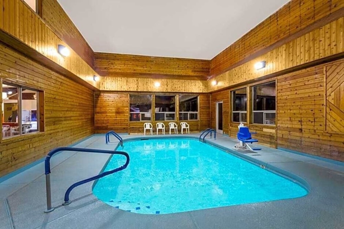 Imagen de la piscina del Hotel Pinetop Studio Suites. Foto 16