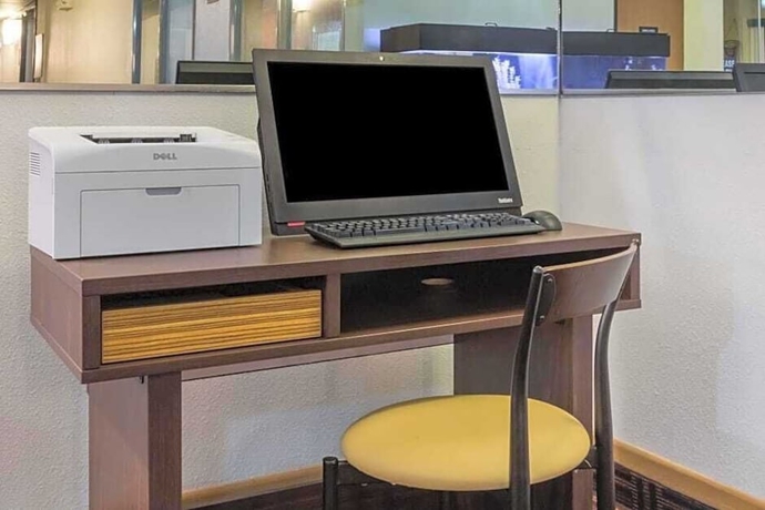 Imagen de los interiores del Hotel Pinetop Studio Suites. Foto 15