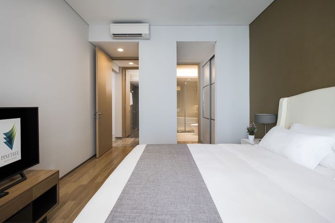 Imagen de la habitación del Hotel Pinetree Marina Resort. Foto 5