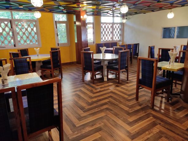 Imagen del bar/restaurante del Hotel Pineview Shimla. Foto 3