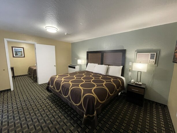 Imagen general del Hotel Pinewood Inn. Foto 5