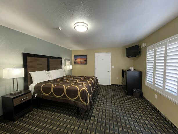 Imagen de la habitación del Hotel Pinewood Inn. Foto 17