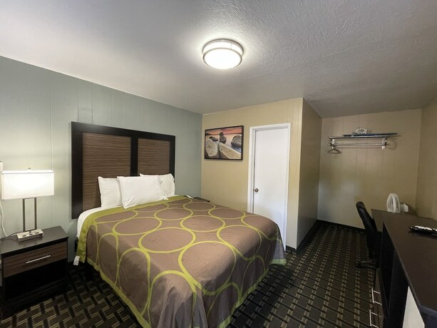 Imagen de la habitación del Hotel Pinewood Inn. Foto 18