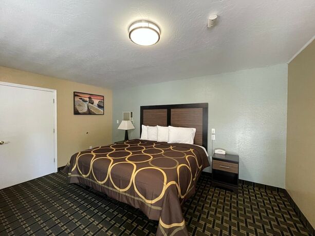Imagen general del Hotel Pinewood Inn. Foto 12