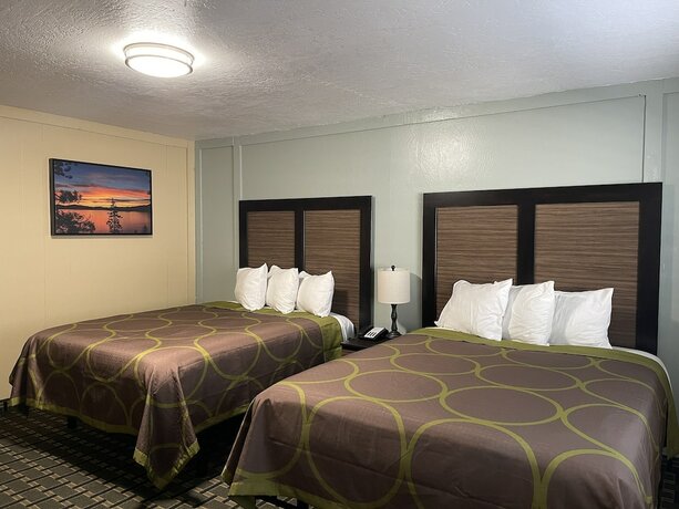Imagen de la habitación del Hotel Pinewood Inn. Foto 20