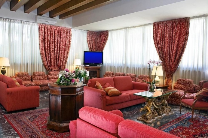 Imagen de los interiores del Hotel Pinewood Rome. Foto 16