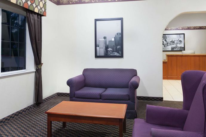 Imagen de los interiores del Hotel Piney Woods. Foto 14