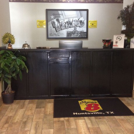 Imagen de los interiores del Hotel Piney Woods. Foto 15
