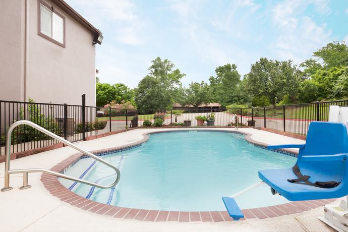 Imagen de la piscina del Hotel Piney Woods. Foto 19