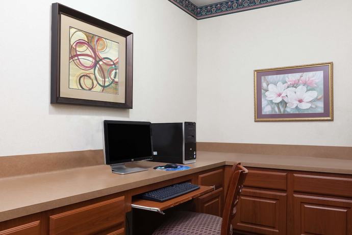 Imagen de los interiores del Hotel Piney Woods. Foto 18