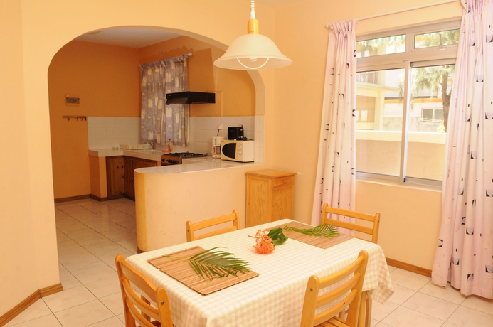 Imagen del bar/restaurante del Hotel Pingouinvillas. Foto 3