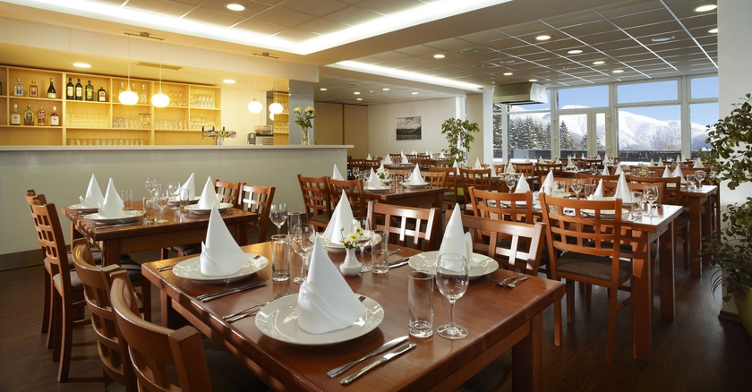 Imagen del bar/restaurante del Hotel Pinia and Resort. Foto 5