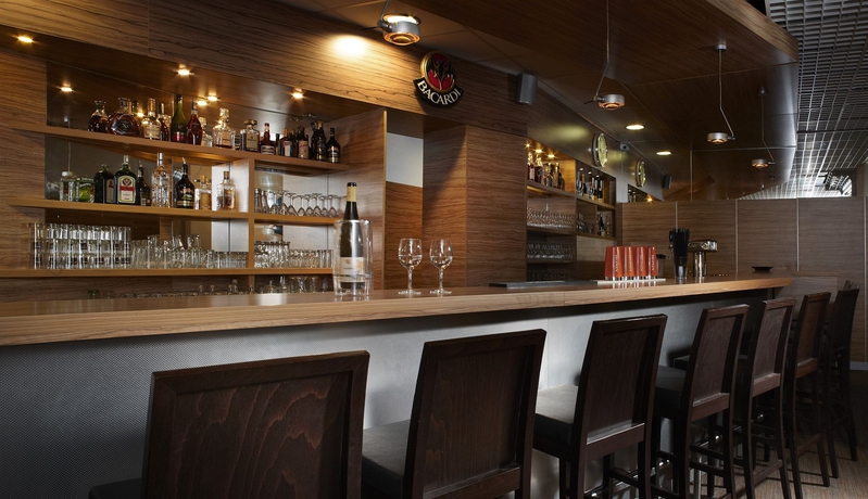 Imagen del bar/restaurante del Hotel Pinia and Resort. Foto 6