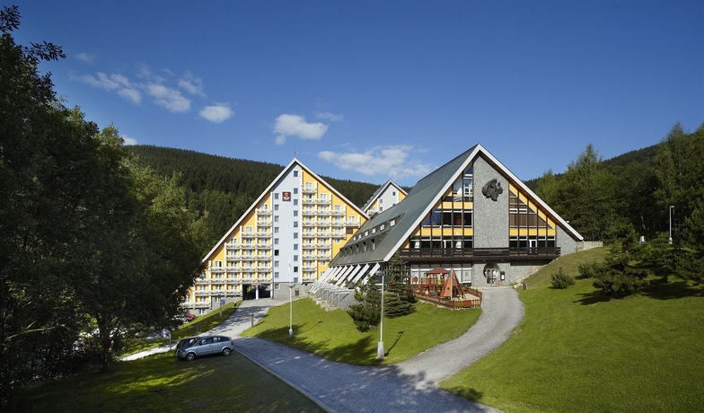 Imagen de los exteriores del Hotel Pinia and Resort. Foto 12