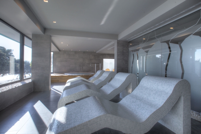 Imagen de la piscina del Hotel Pinija. Foto 11