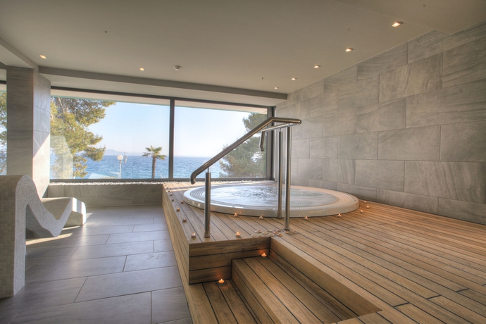 Imagen de la piscina del Hotel Pinija. Foto 13