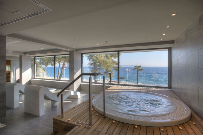 Imagen de la piscina del Hotel Pinija. Foto 14